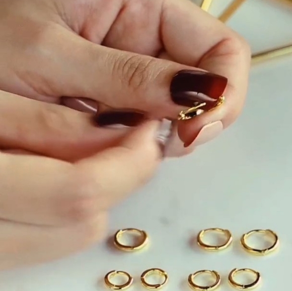 NEW 18k Gold Vermeil Hoop Earrings - Picture 7 of 15